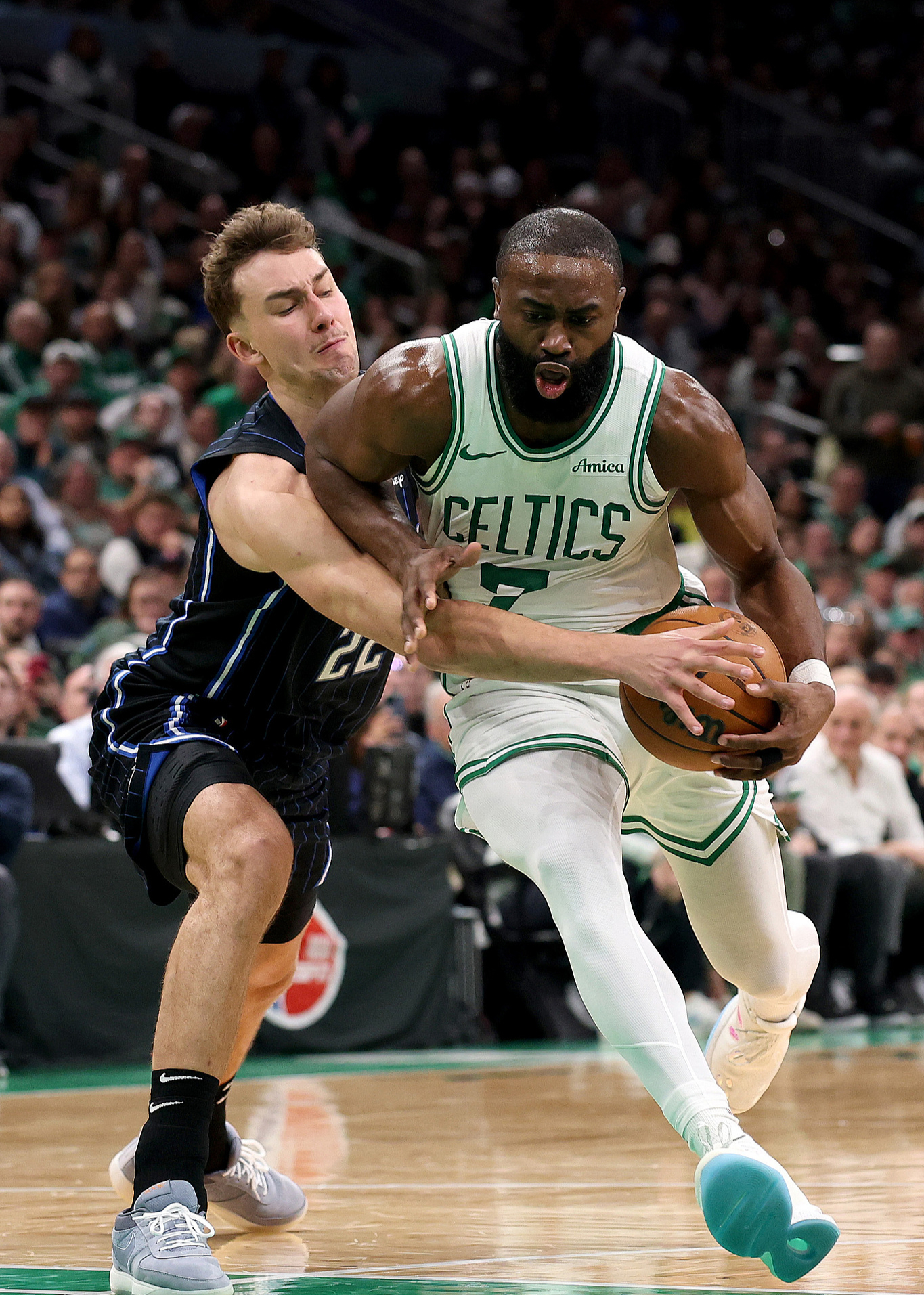 包含密尔沃基雄鹿防线松动备战英超多伦多猛龙赛后远射贴柱，波士顿凯尔特人临场应变备战国王杯瞬间刷屏的词条